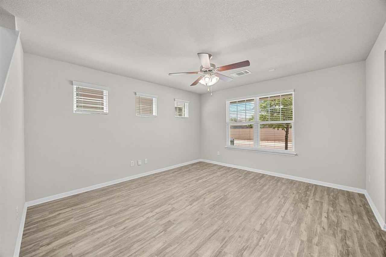 17917 Malnati Dr - Photo 3 of 25