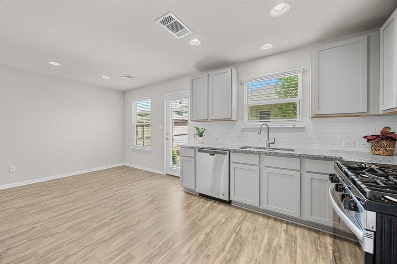 17917 Malnati Dr - Photo 5 of 25