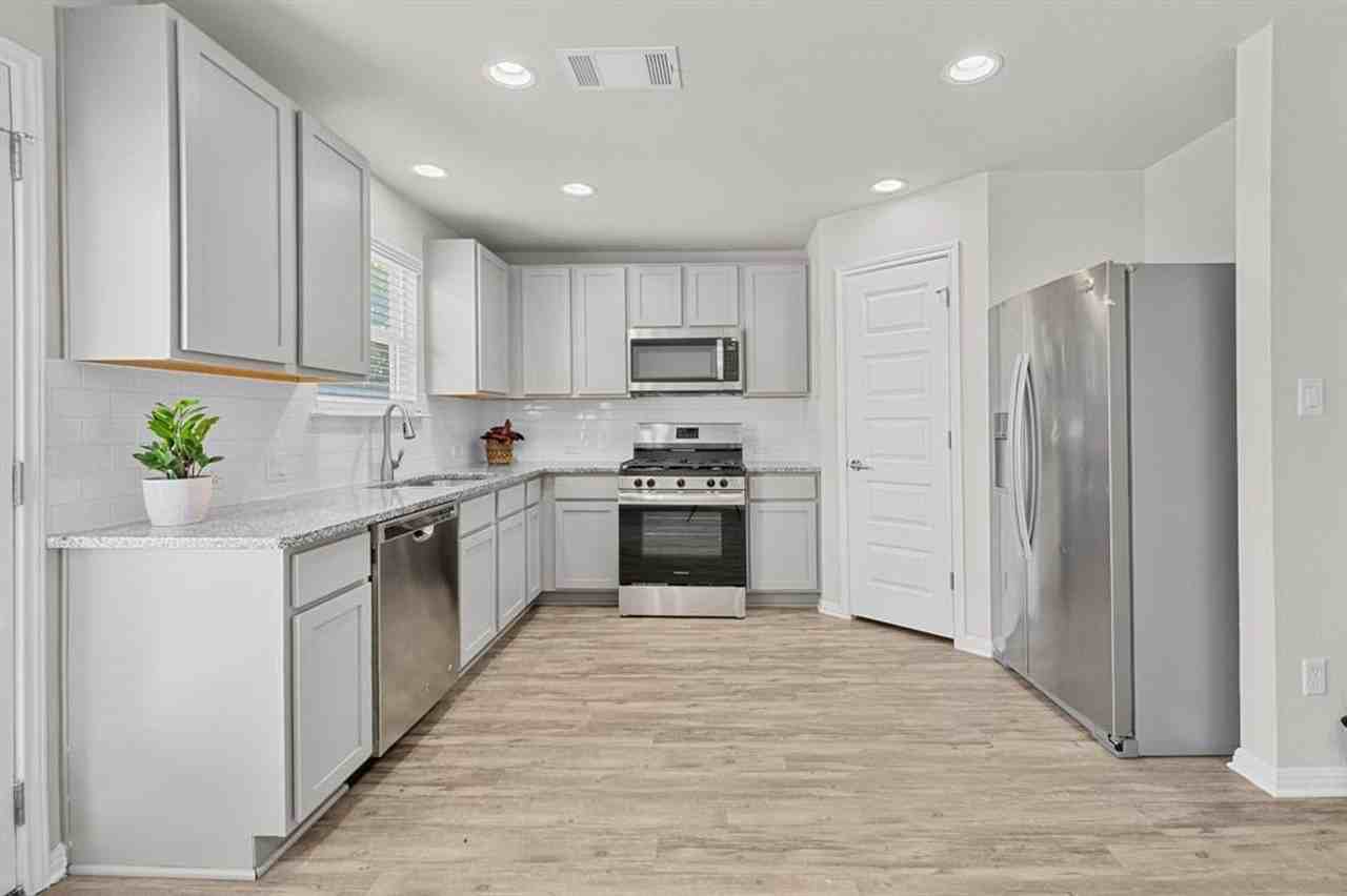 17917 Malnati Dr - Photo 6 of 25