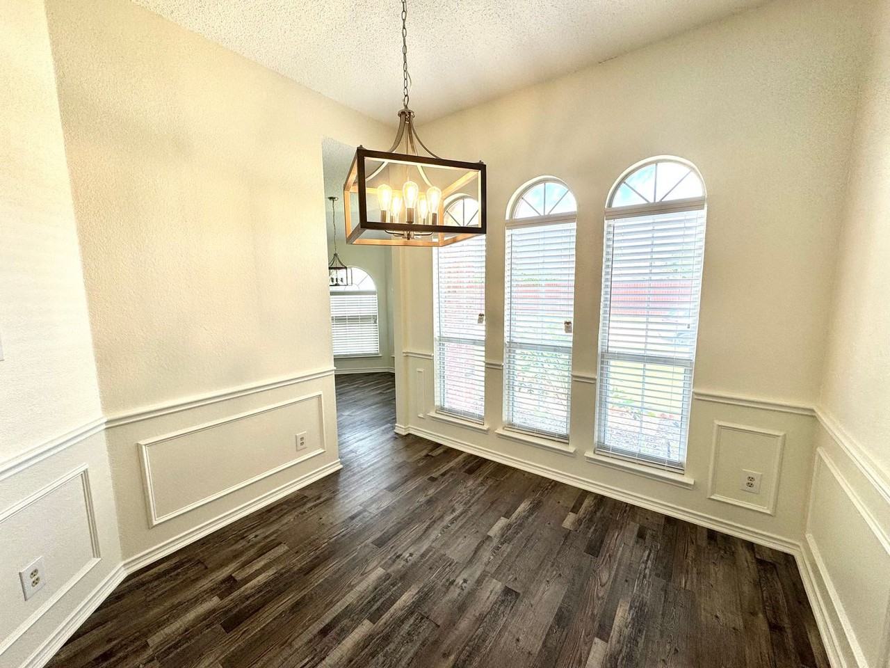 1008 Hopkins Dr - Photo 3 of 10