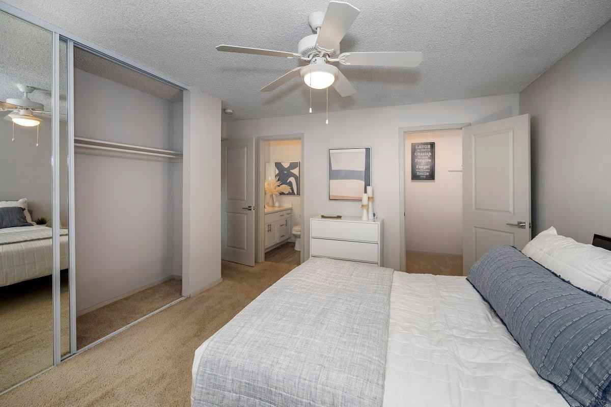 920 Cranbrook Ct - Photo 3 of 12