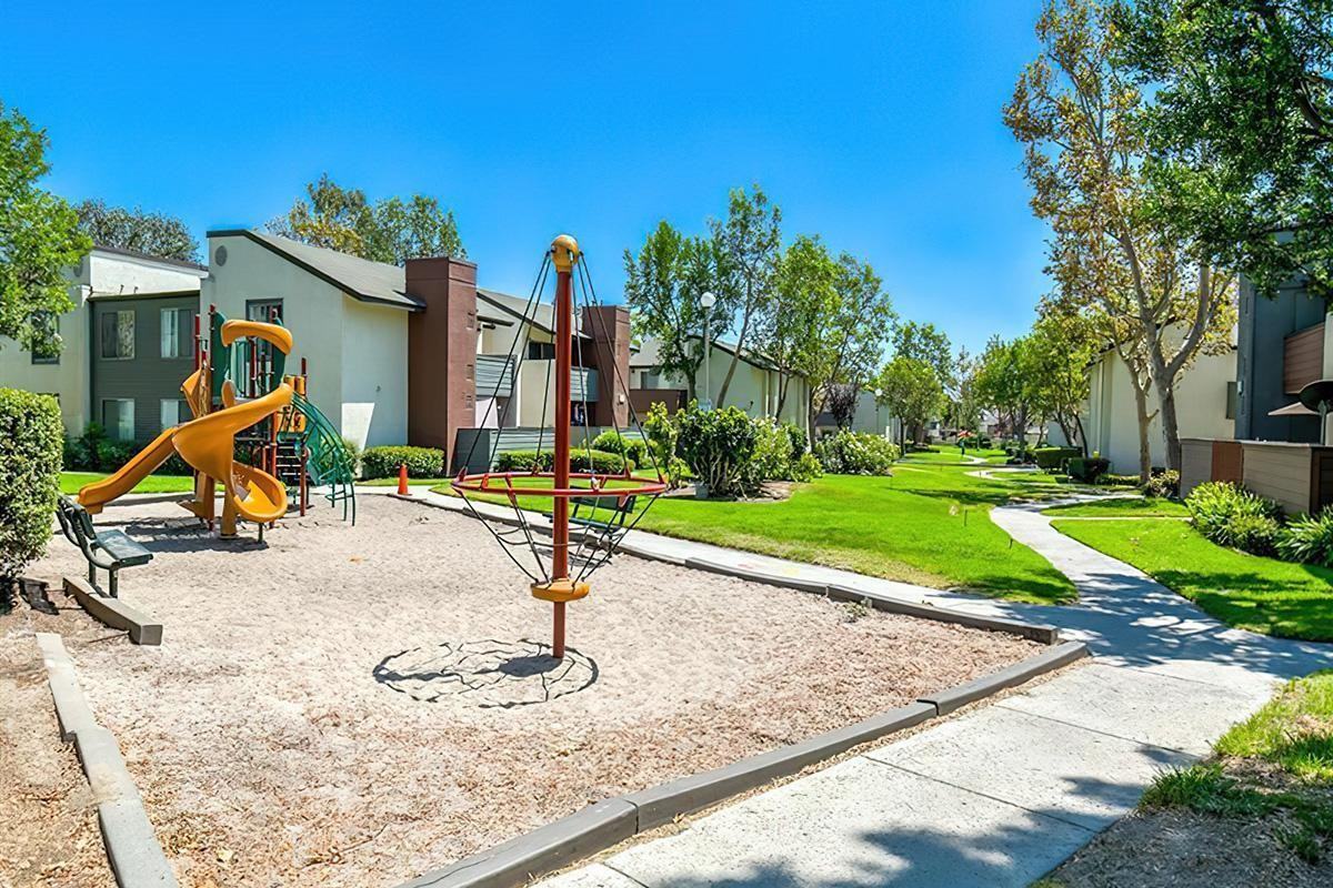 1675 E G St - Photo 3 of 19