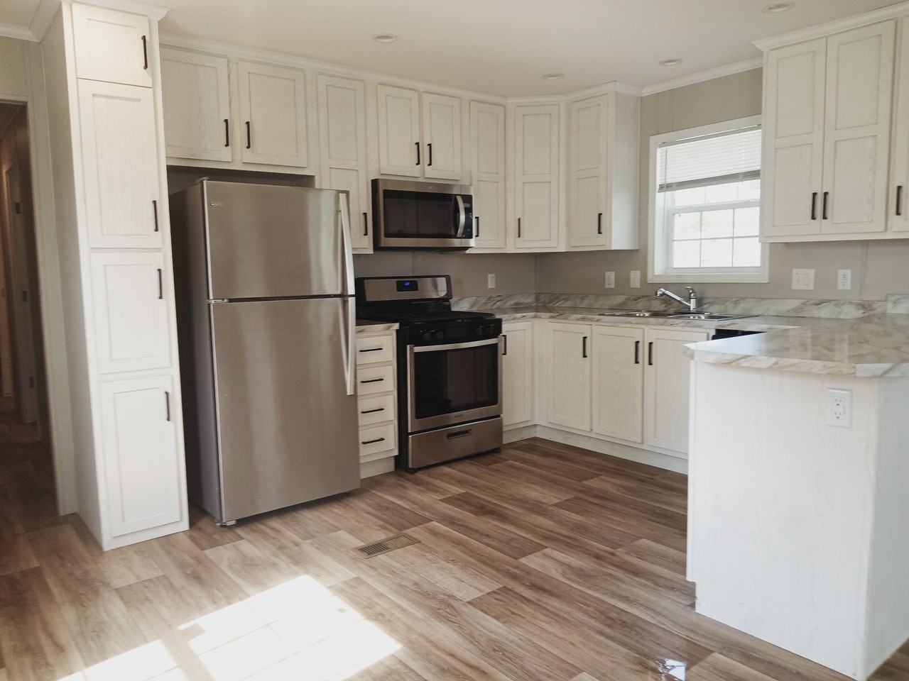 317 20 1/2 St Nw #313 - Photo 2 of 27