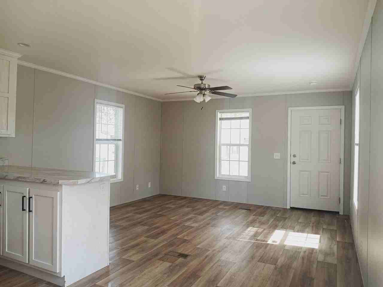 317 20 1/2 St Nw #313 - Photo 3 of 27