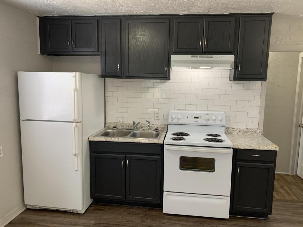 1904 E Madison St - Photo 3 of 10