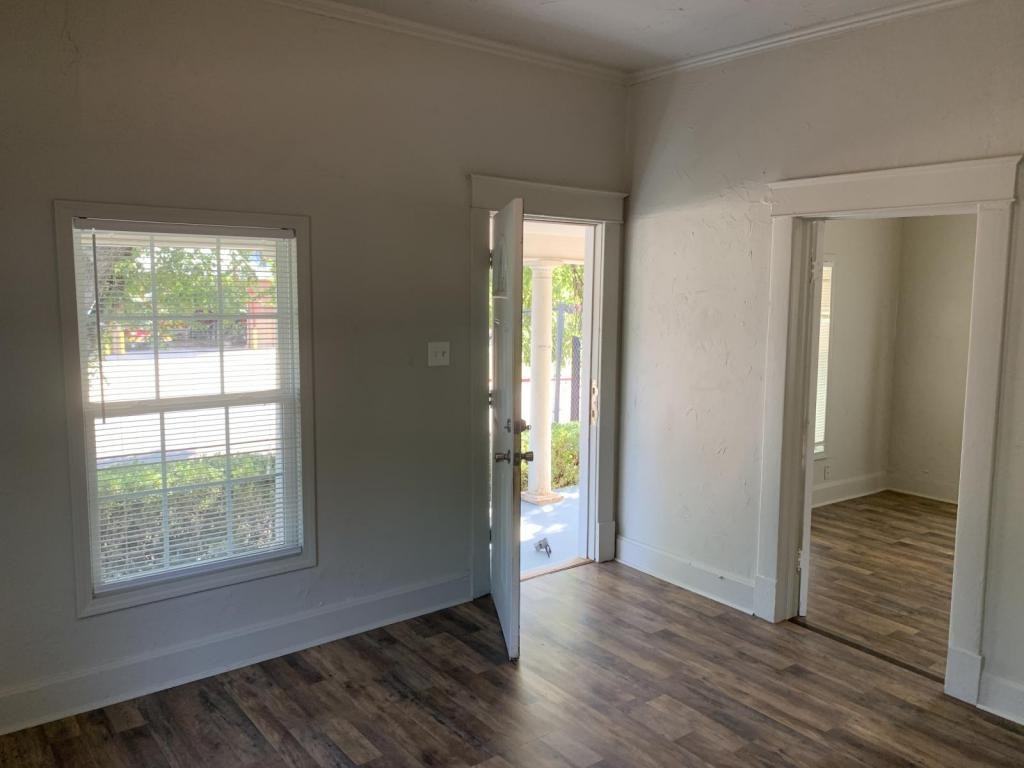 208 E Springer Ave - Photo 3 of 18