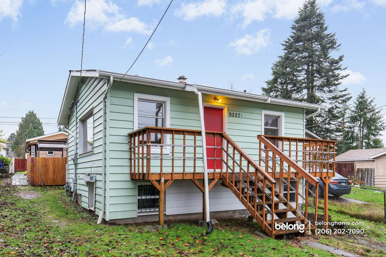 9227 Evanston Ave N - Photo 2 of 29