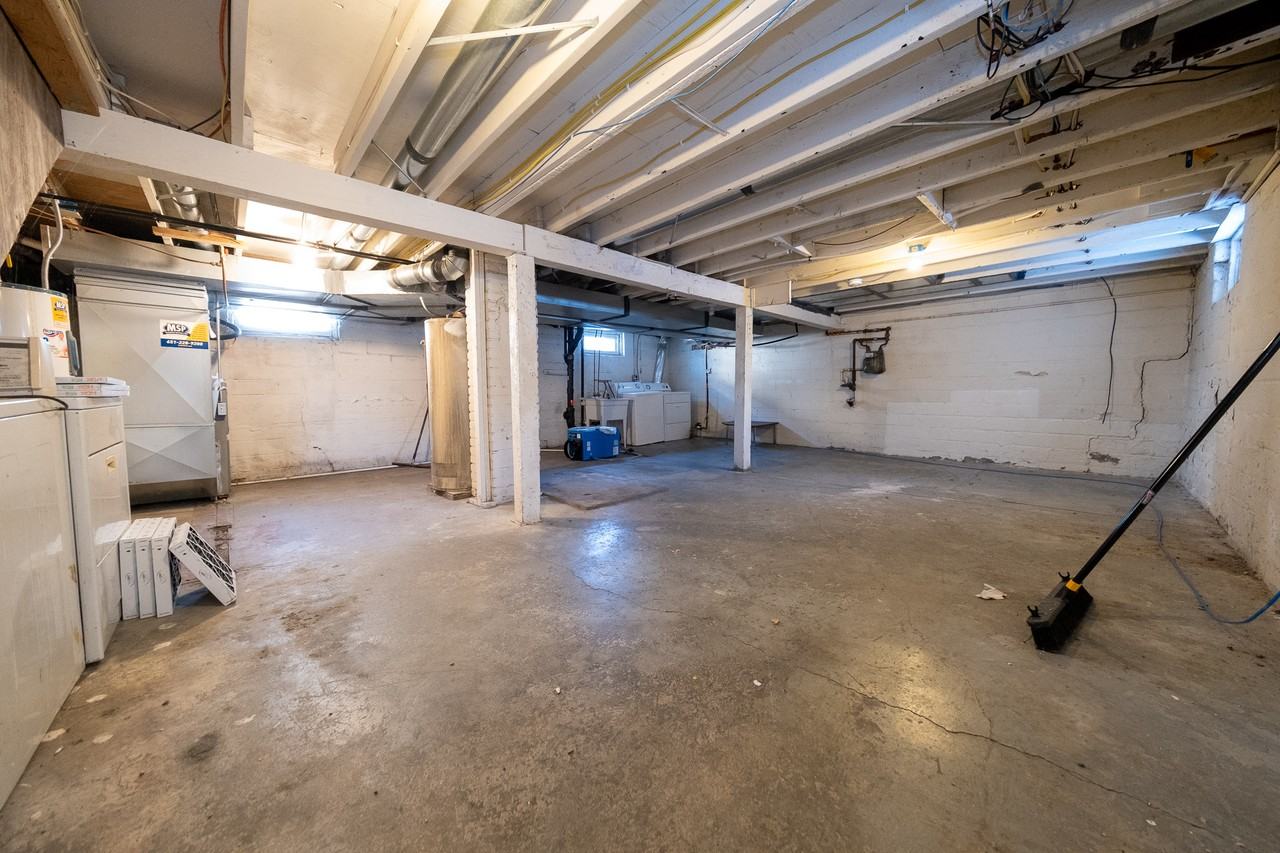 1097 24th Ave Se - Photo 3 of 27