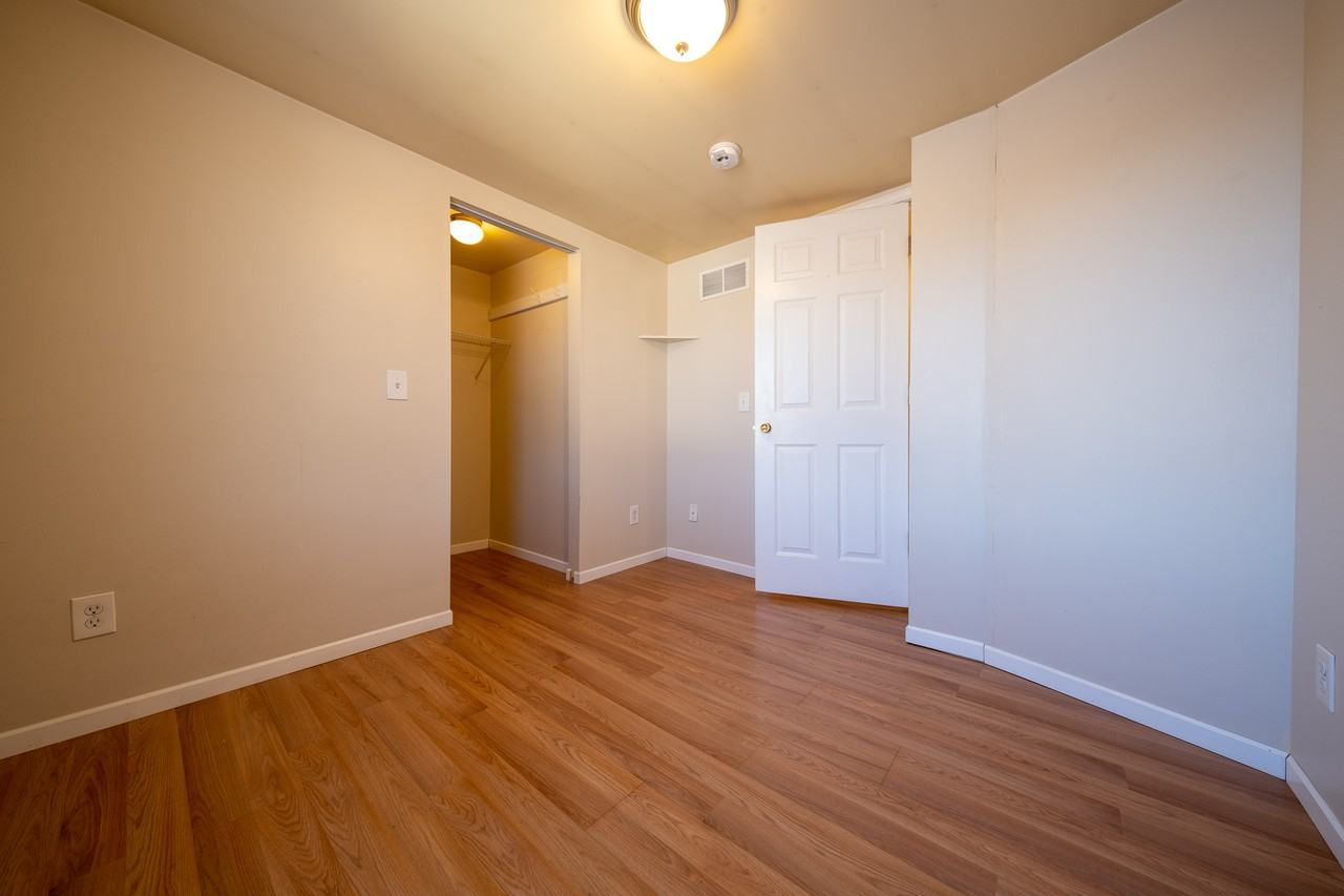 1097 24th Ave Se - Photo 6 of 27