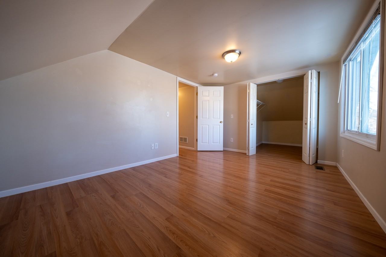 1097 24th Ave Se - Photo 5 of 27