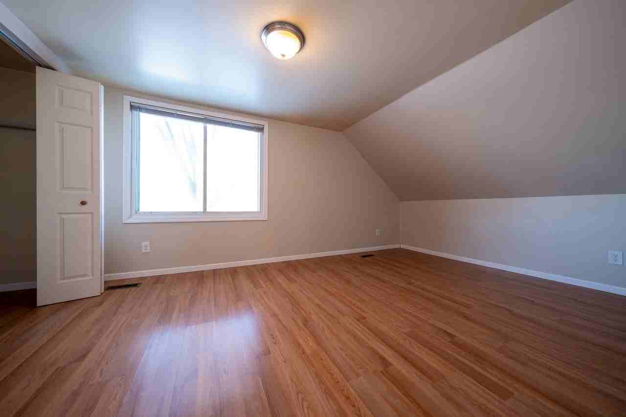 1097 24th Ave Se - Photo 4 of 27