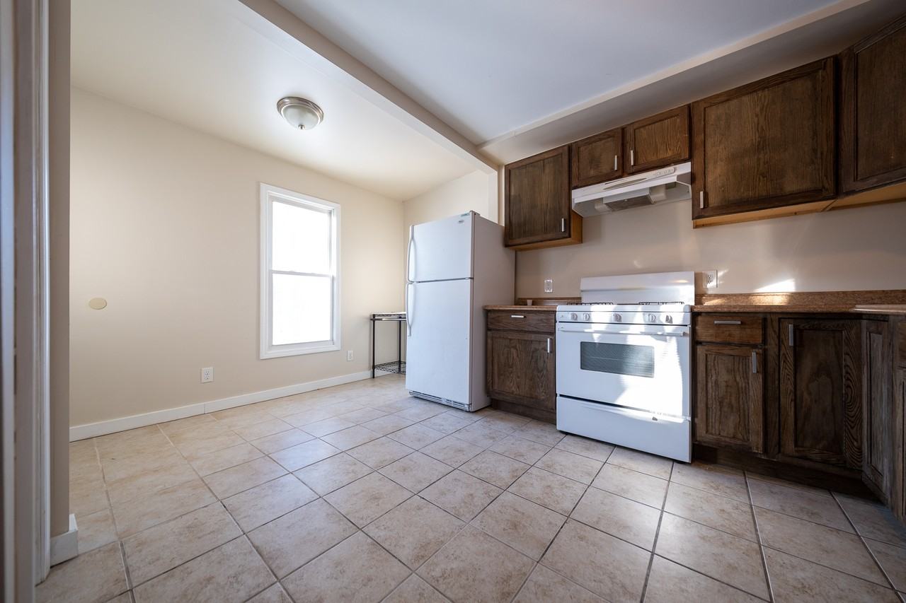 1097 24th Ave Se - Photo 4 of 27