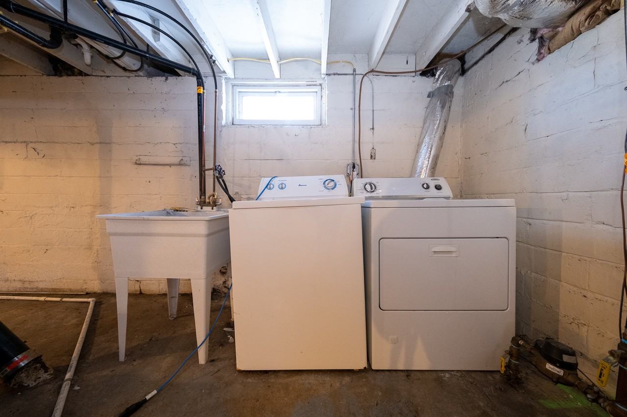 1097 24th Ave Se - Photo 5 of 27