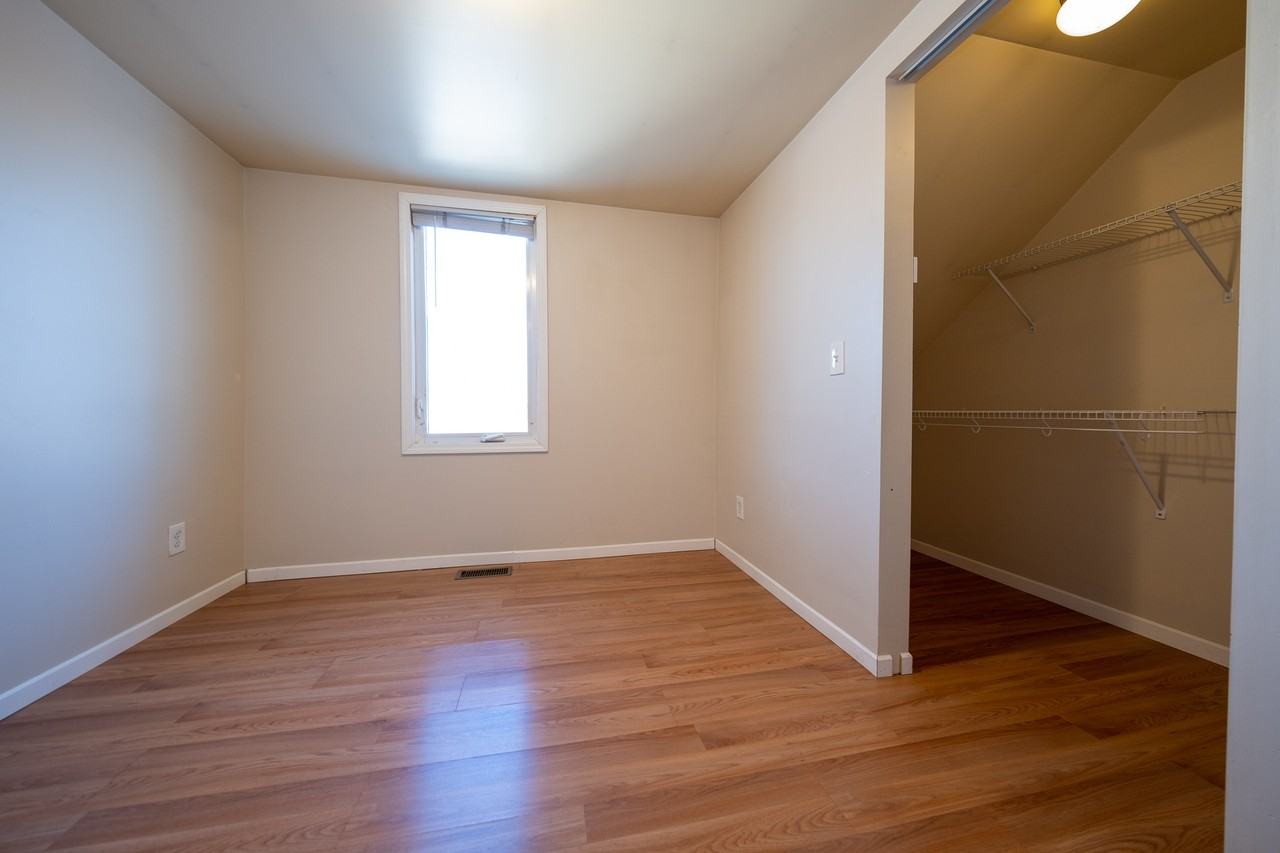 1097 24th Ave Se - Photo 7 of 27