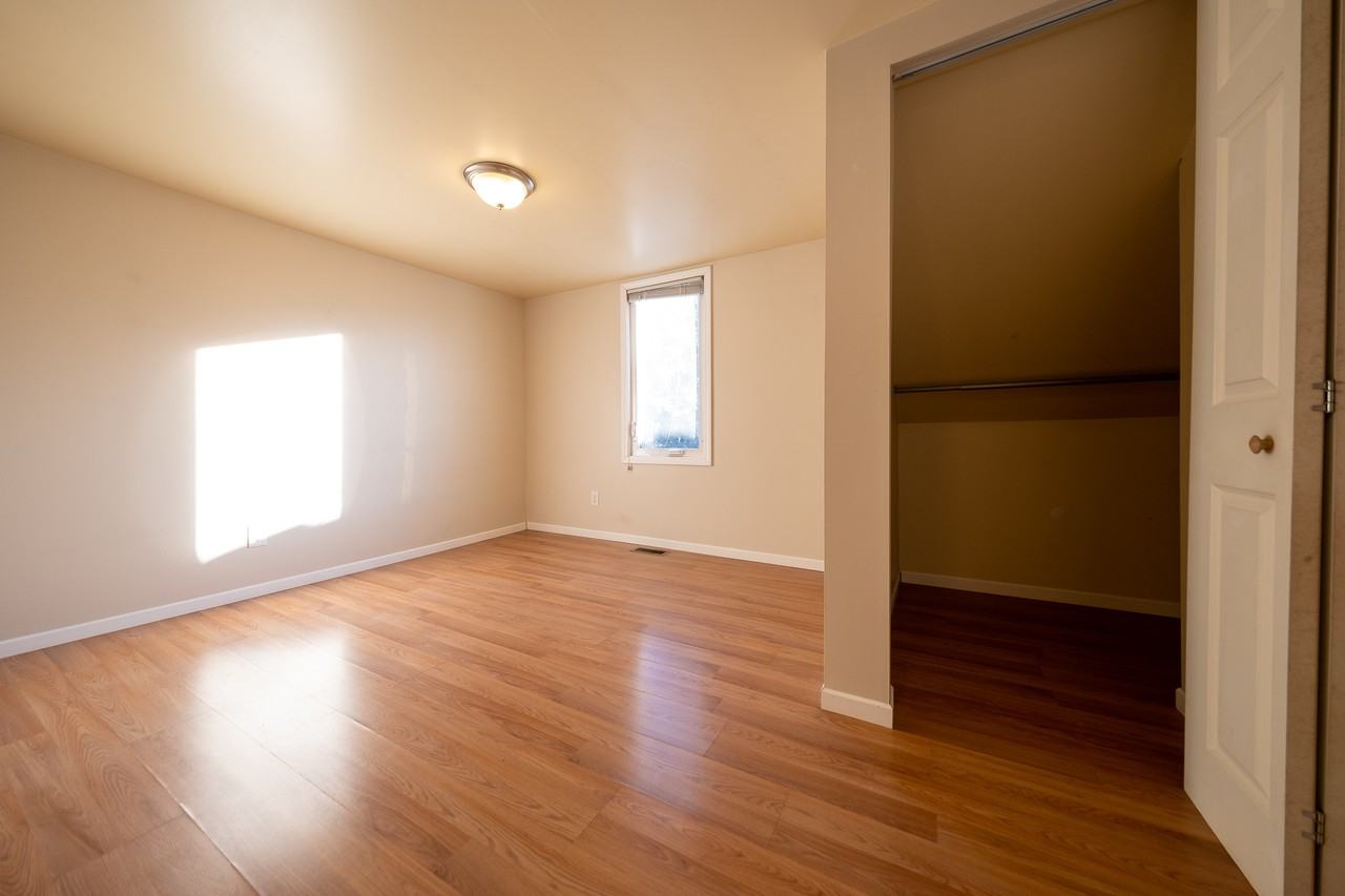 1097 24th Ave Se - Photo 5 of 27