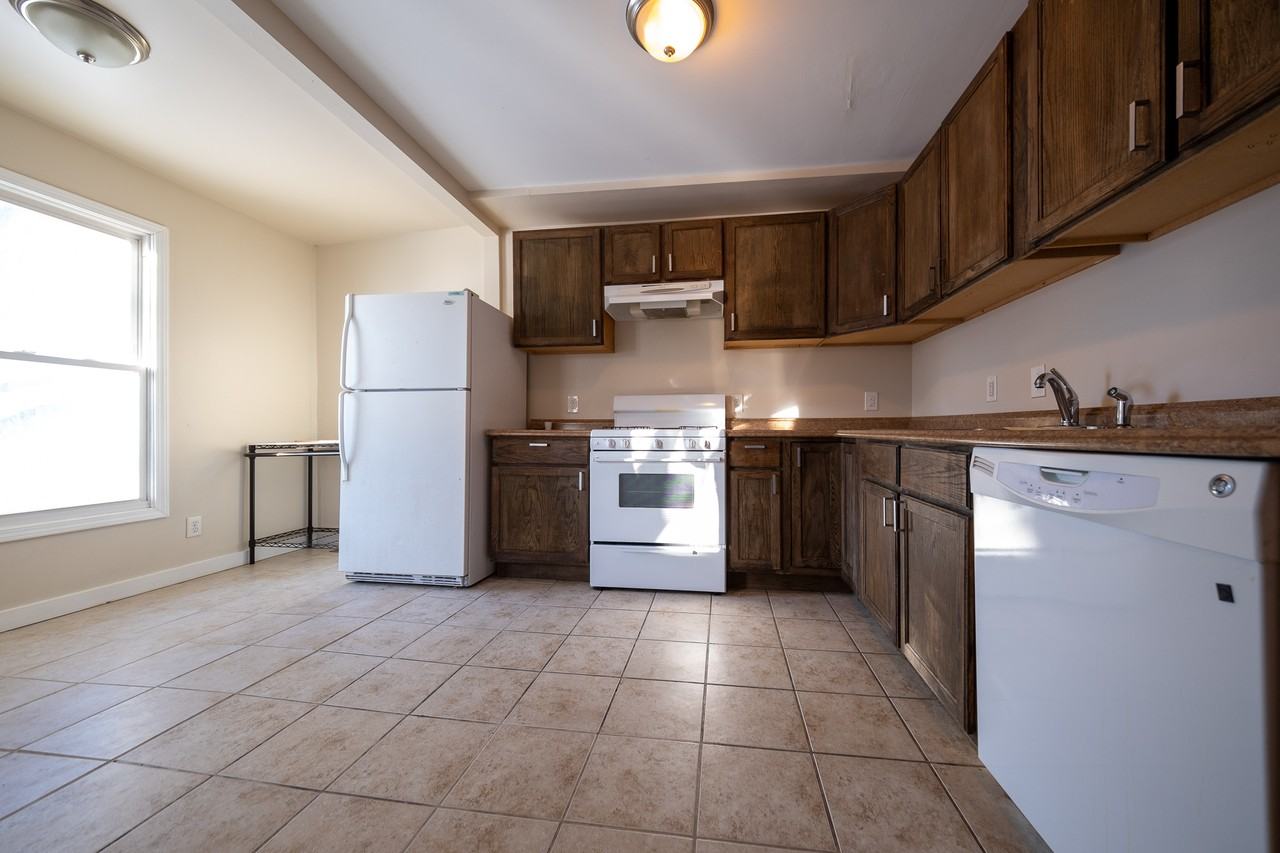 1097 Southeast 24th Avenue - Photo 6 of 27