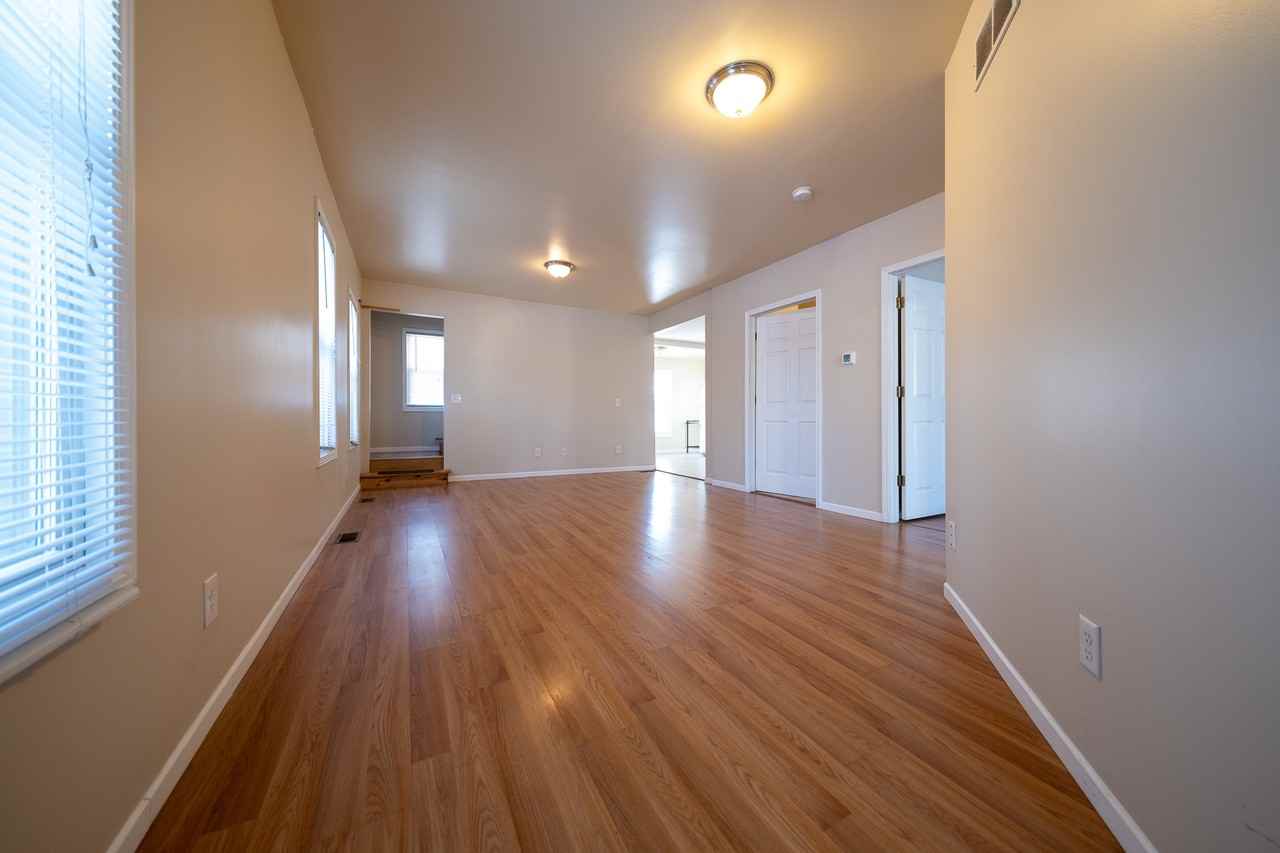 1097 Southeast 24th Avenue - Photo 4 of 27