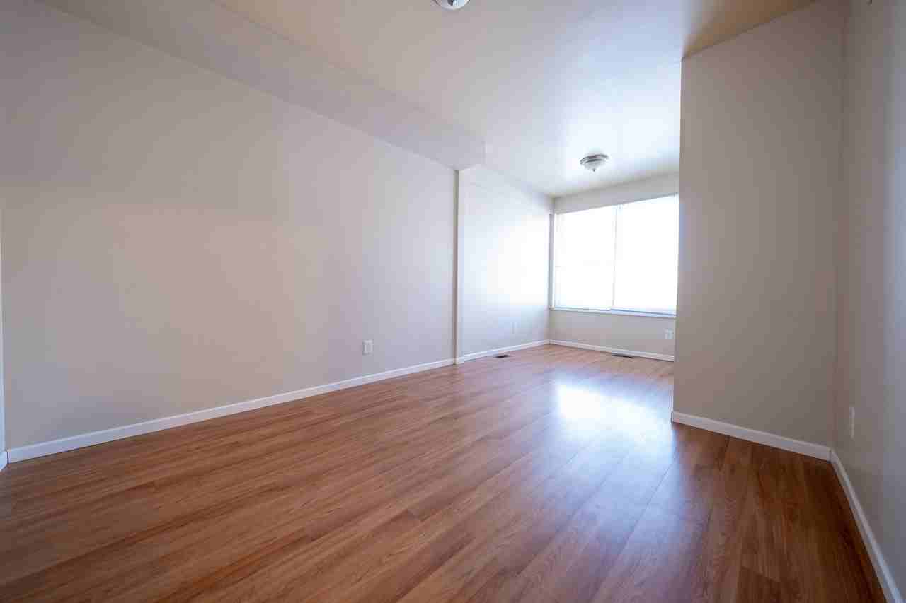 1097 24th Ave Se - Photo 3 of 27