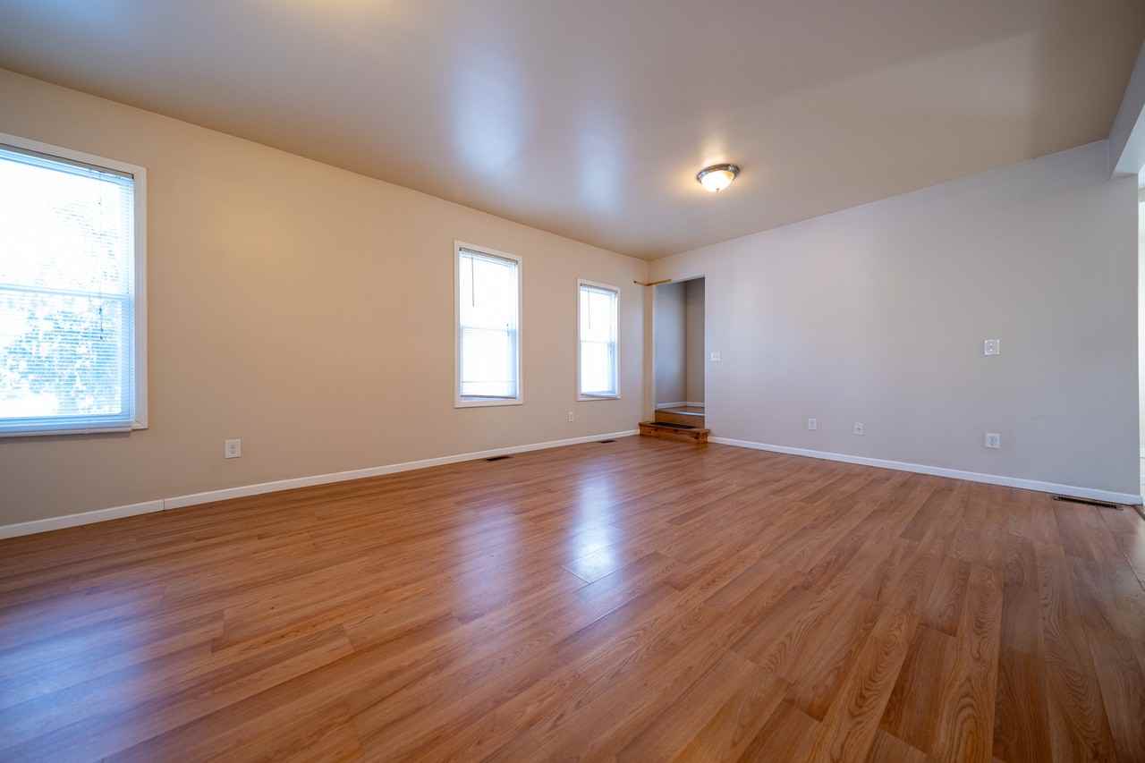 1097 Southeast 24th Avenue - Photo 3 of 27