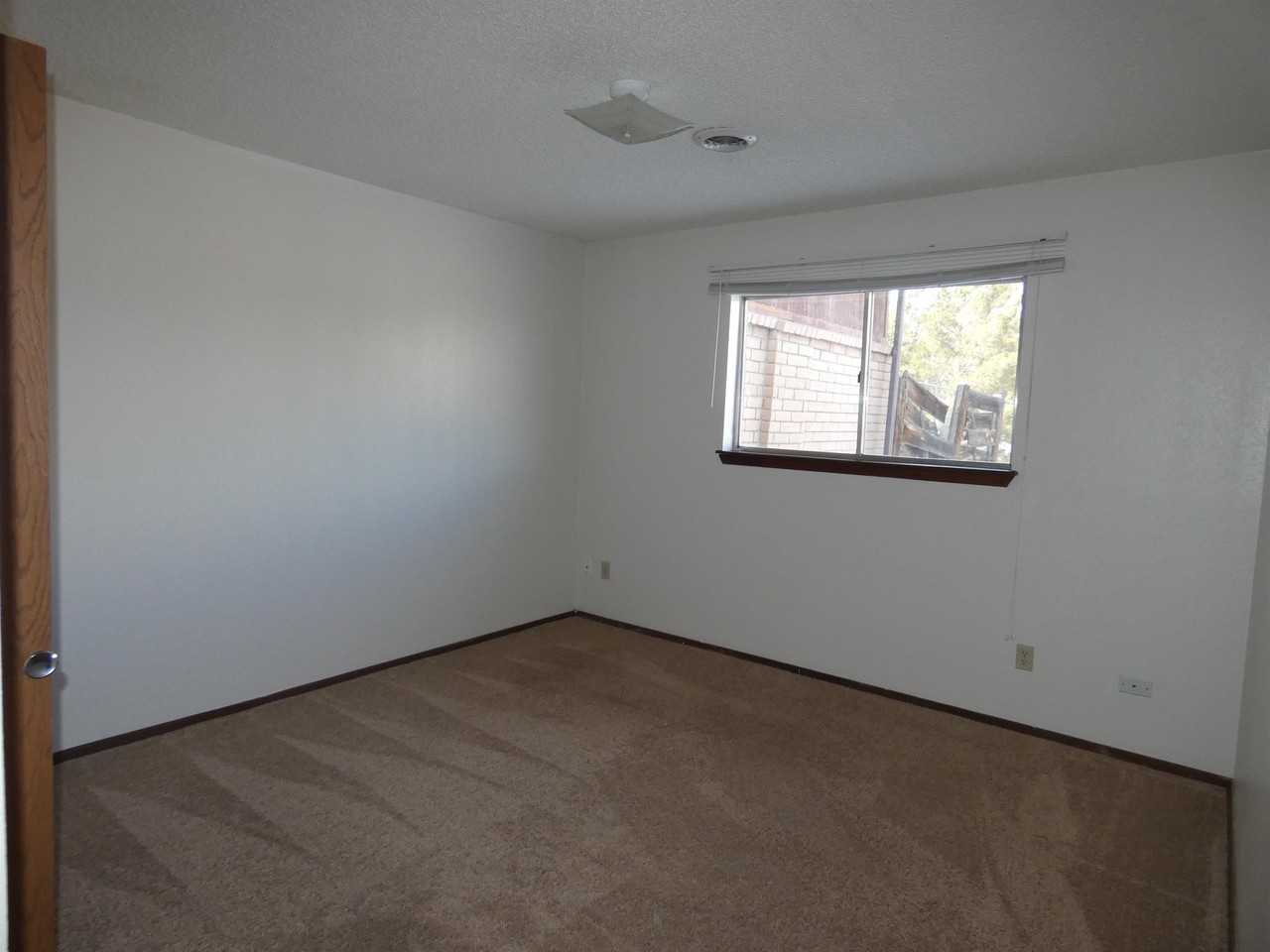 103 W 20th St - Photo 2 of 7