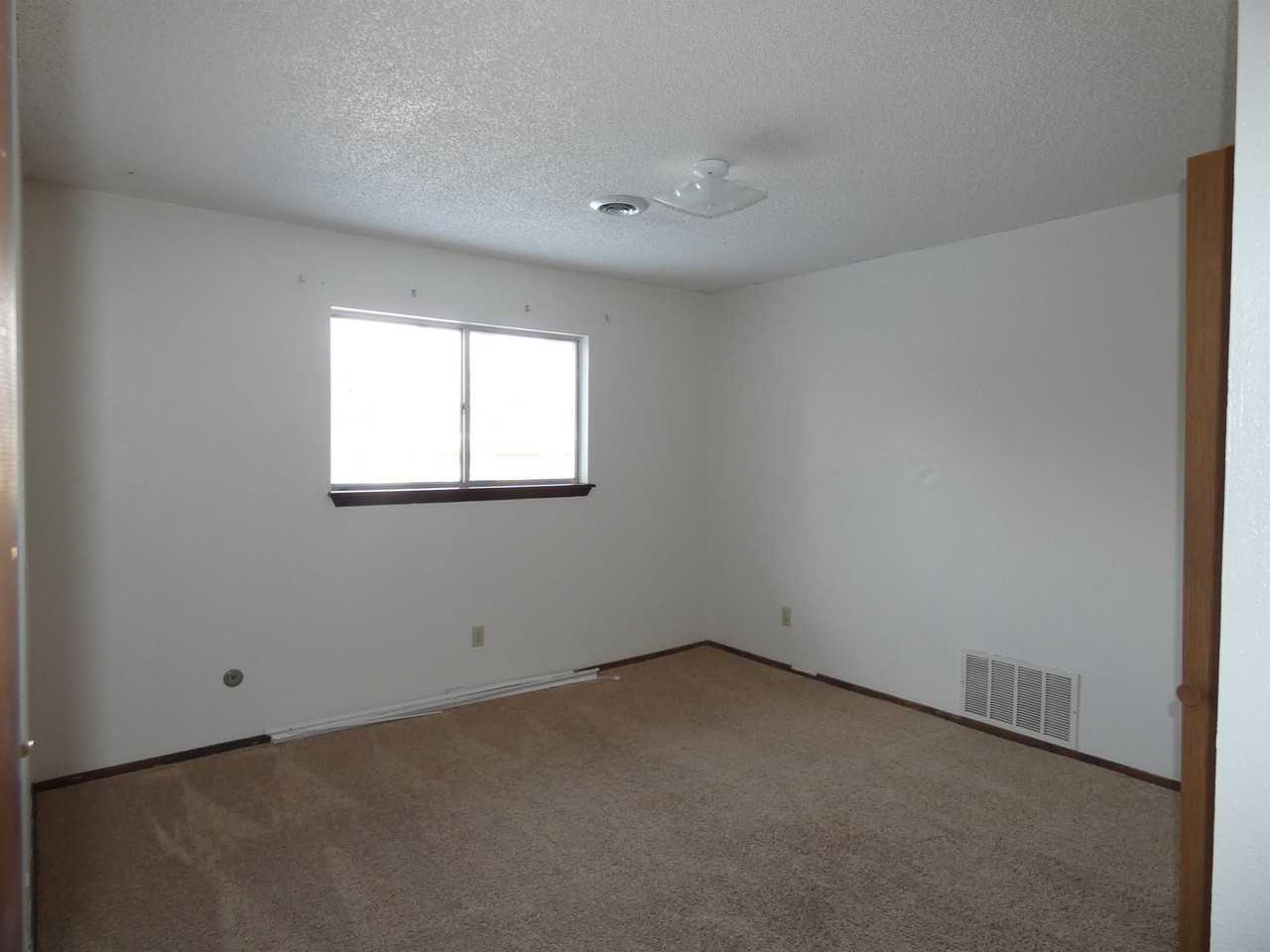 103 W 20th St - Photo 3 of 7