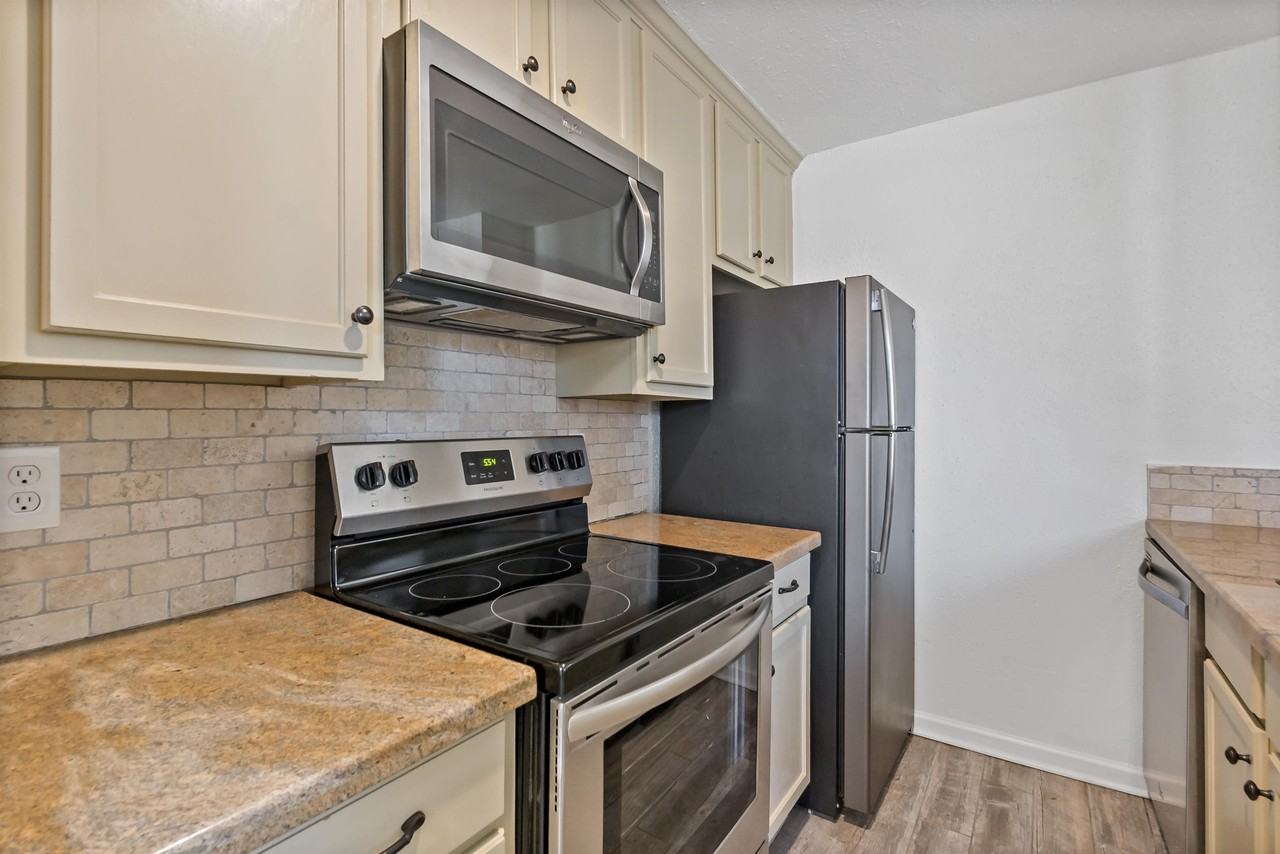 1503 Alpine Cir #C - Photo 2 of 16