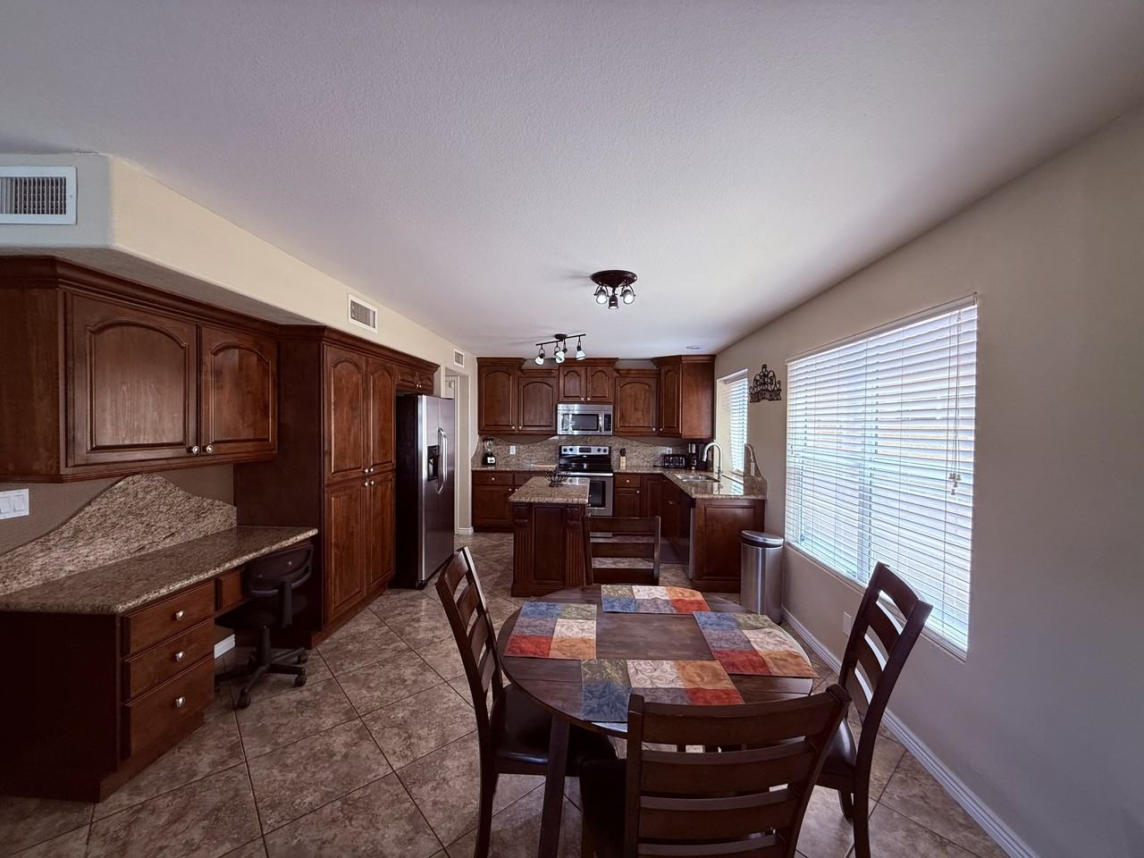 18882 North 77th Avenue - Photo 7 of 21