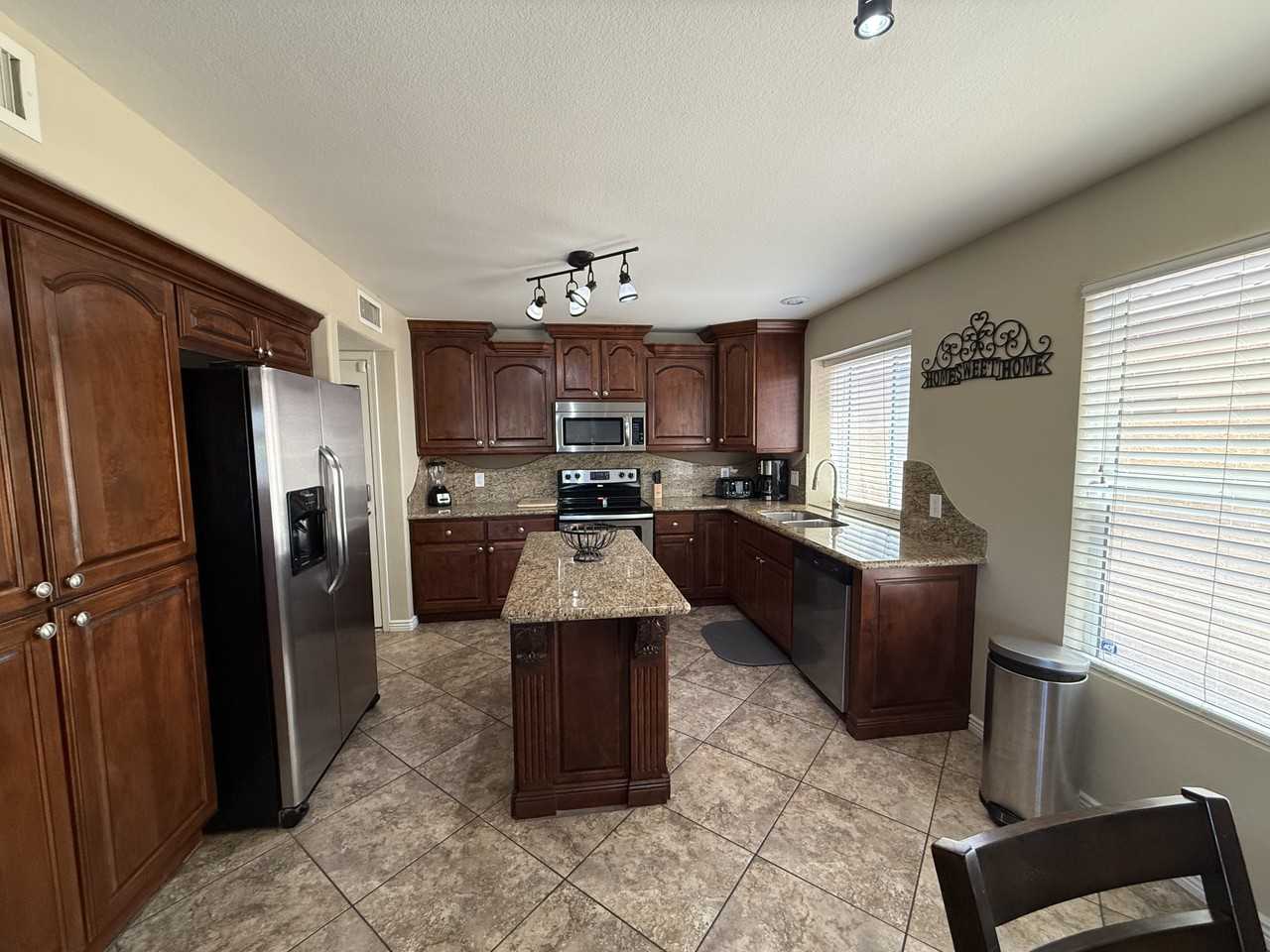 18882 North 77th Avenue - Photo 4 of 21