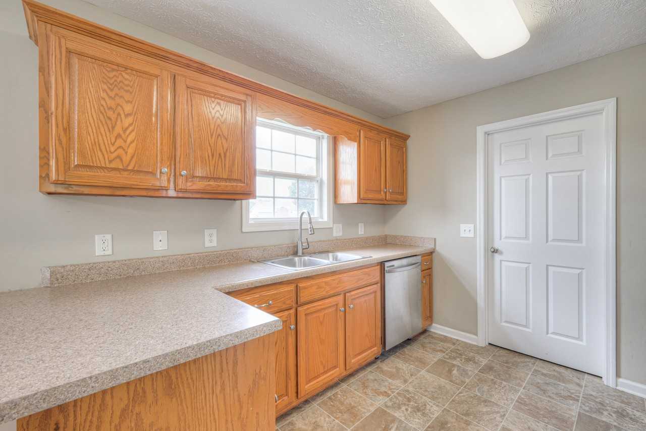 119 Broomsage Cir - Photo 3 of 15