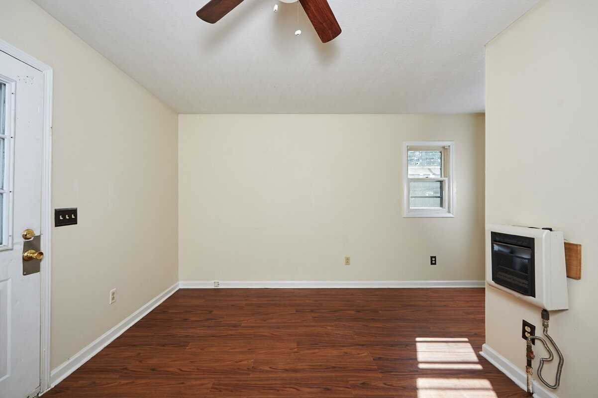 212 E Hillcrest Dr - Photo 3 of 6