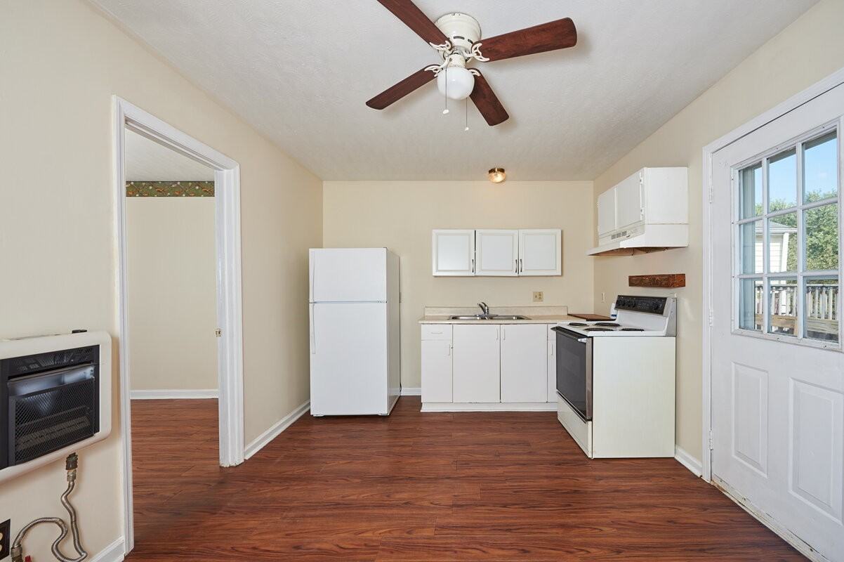 212 E Hillcrest Dr - Photo 4 of 6