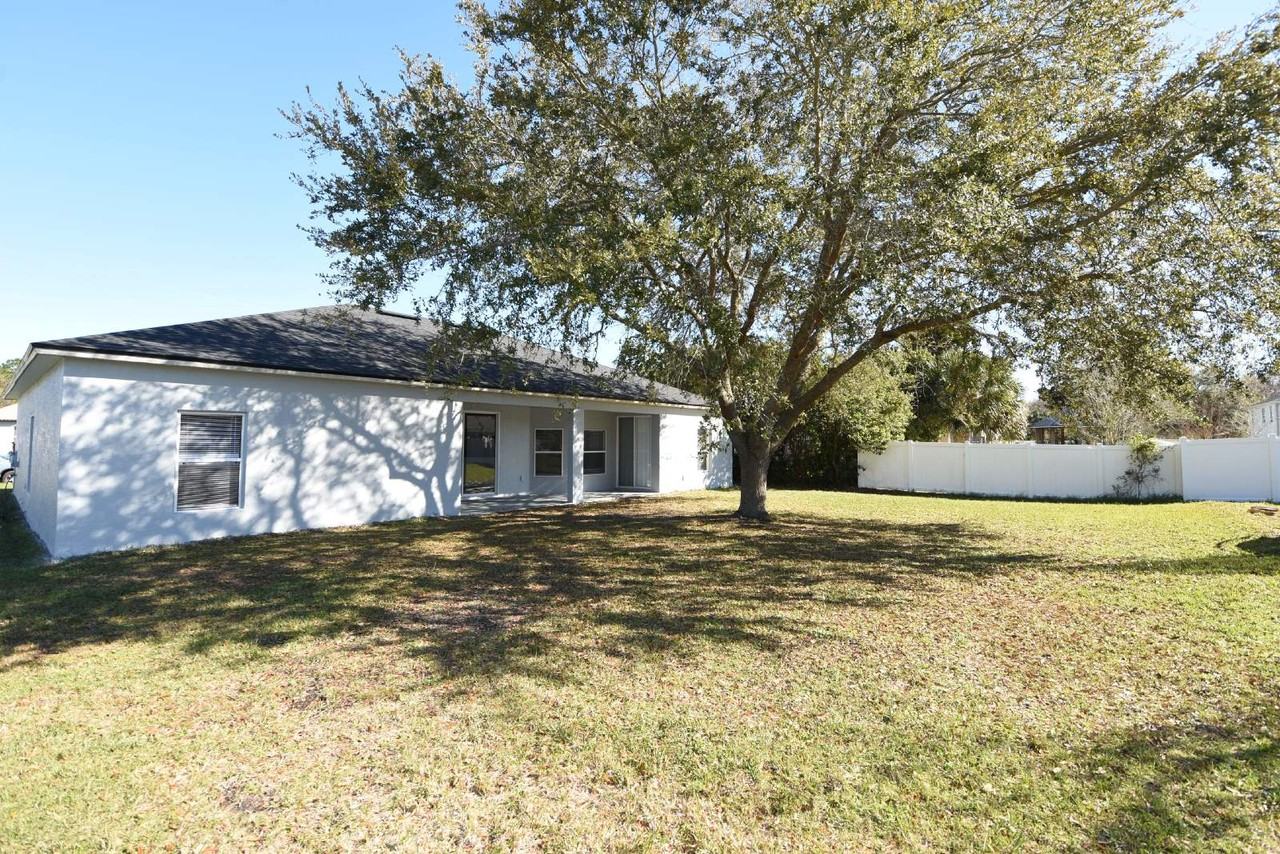 4 Lynn Pl - Photo 3 of 33