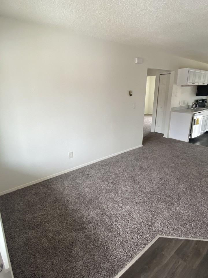 865 Hathaway Dr Apt A - Photo 6 of 34