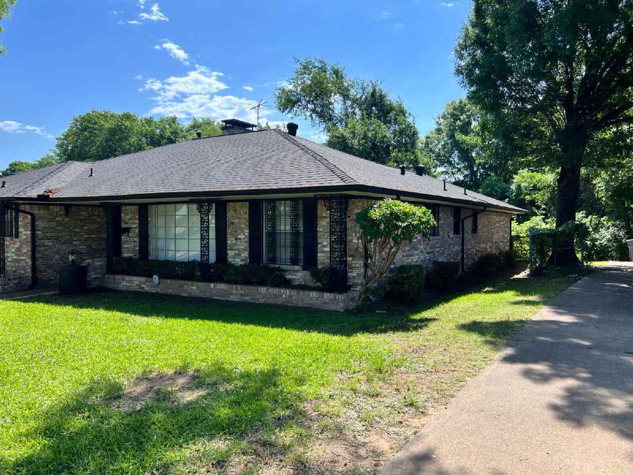 2730 King Cole Dr - Photo 2 of 26