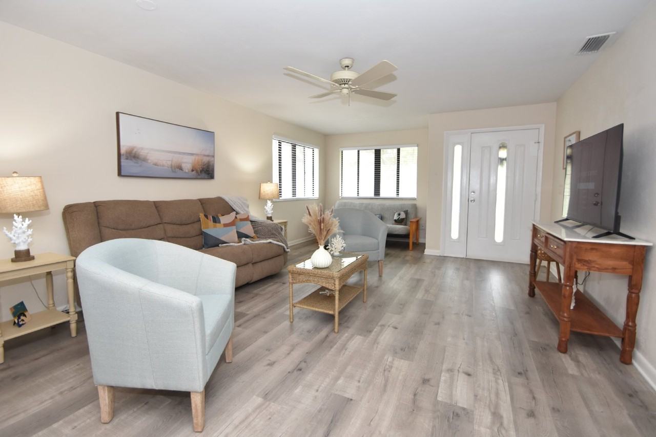 18 Covington Ln - Photo 2 of 38