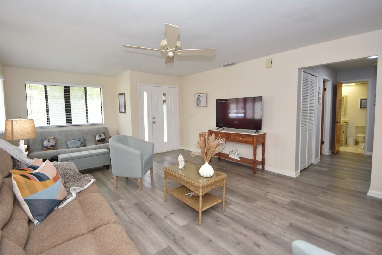 18 Covington Ln - Photo 3 of 38