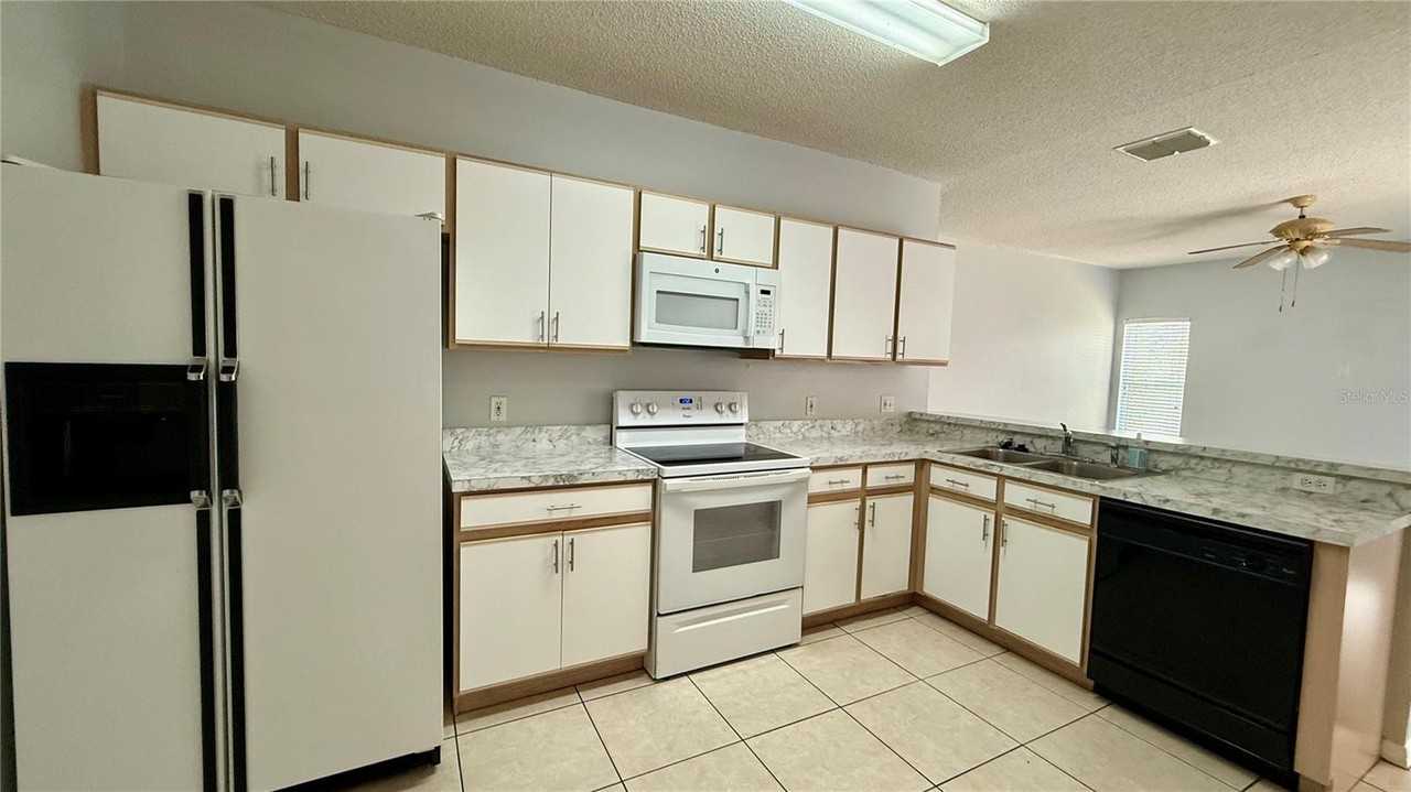 526 Maricopa Dr - Photo 3 of 24