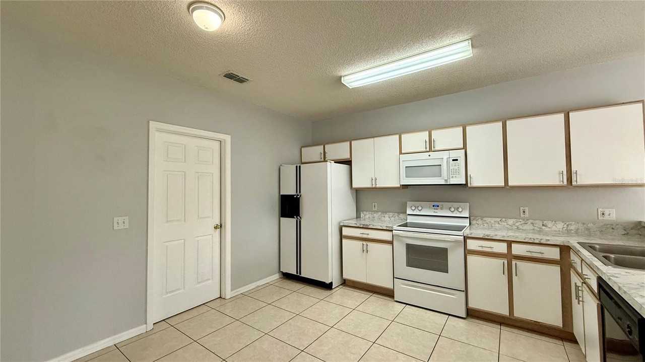 526 Maricopa Dr - Photo 4 of 24