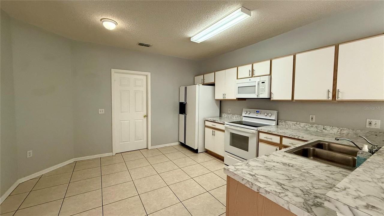526 Maricopa Dr - Photo 5 of 24