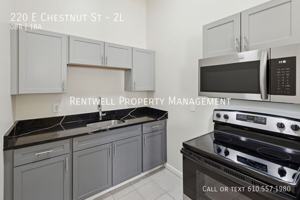featured image of 220 E Chestnut St #2L