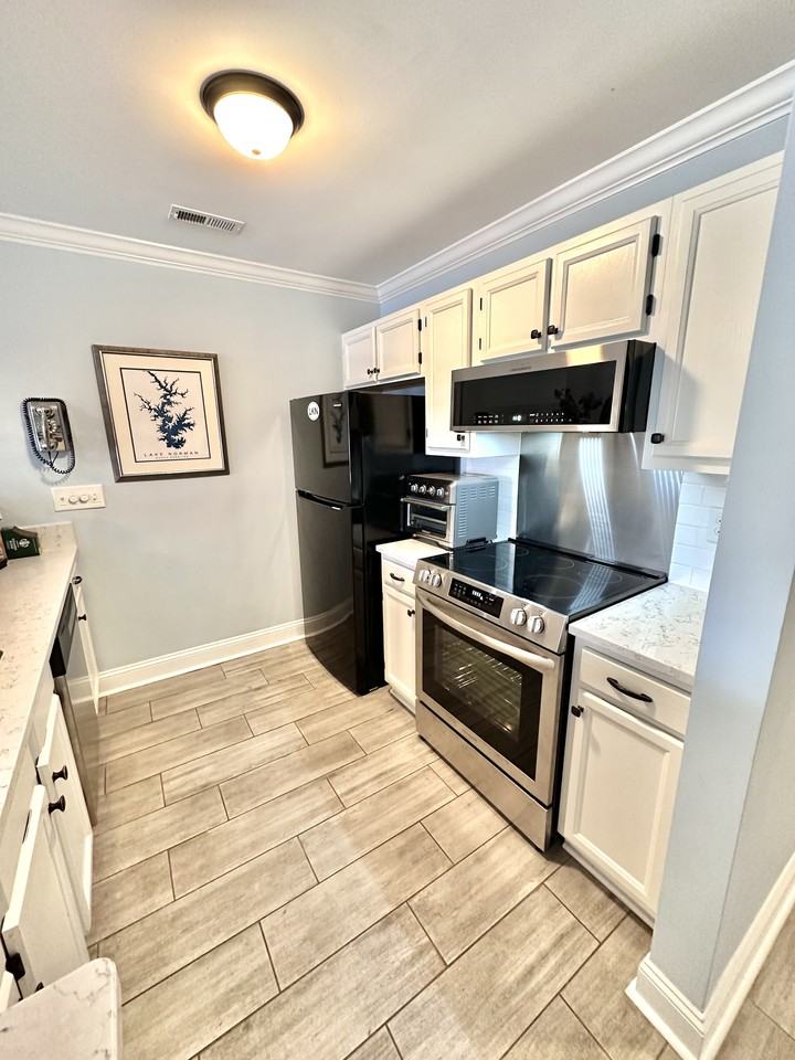 Vineyard Point Ln #18713 - Photo 5 of 30