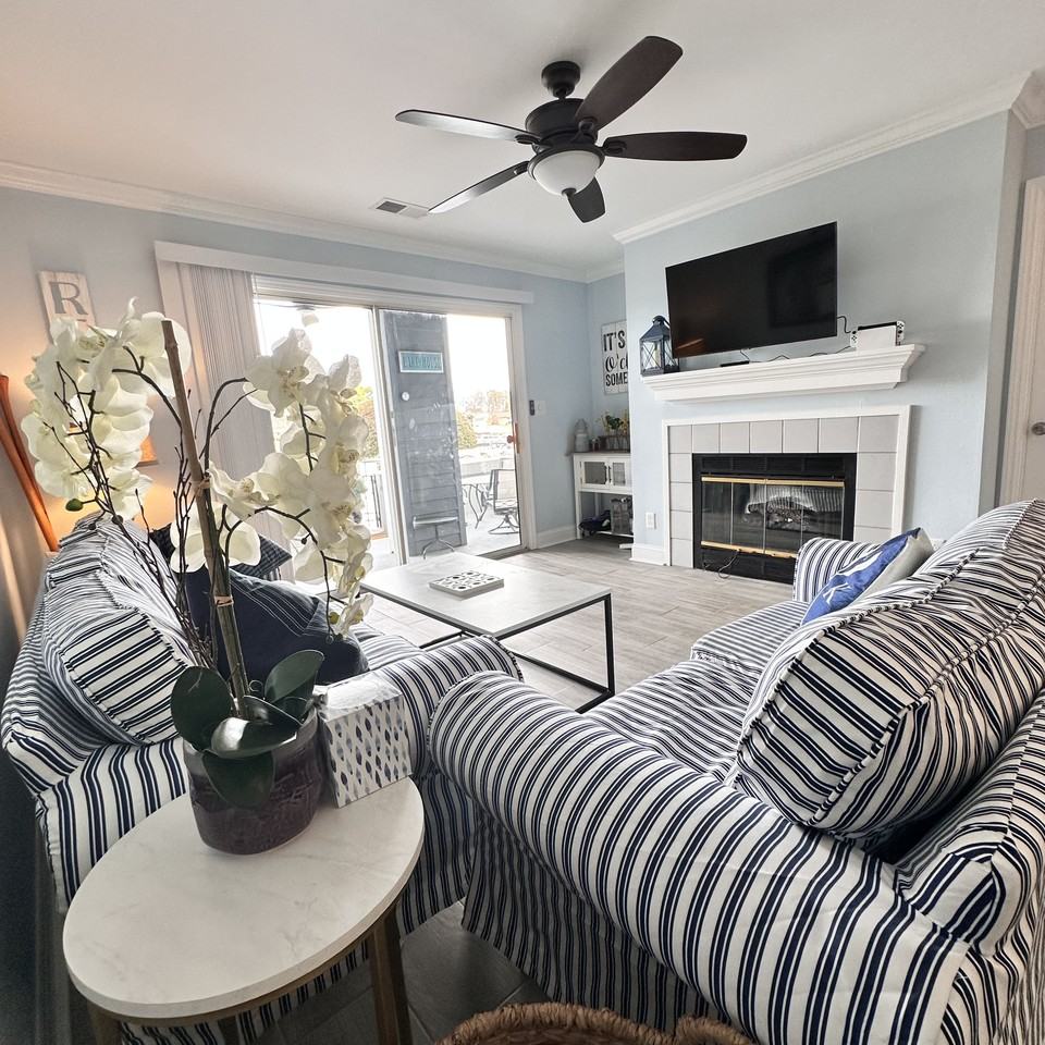 Vineyard Point Ln #18713 - Photo 3 of 30