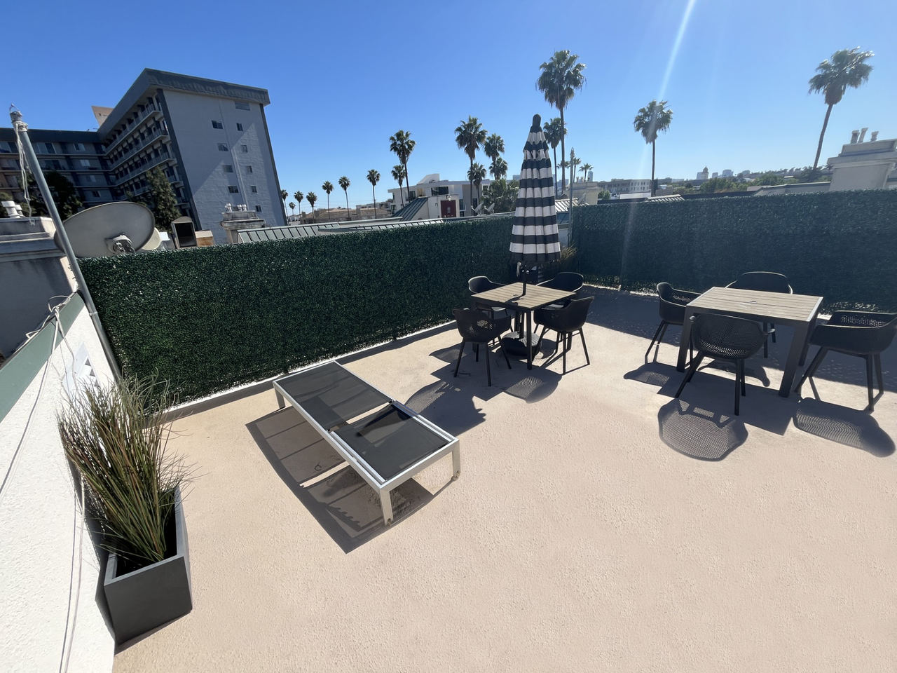 114 North Doheny Drive - Photo 4 of 7