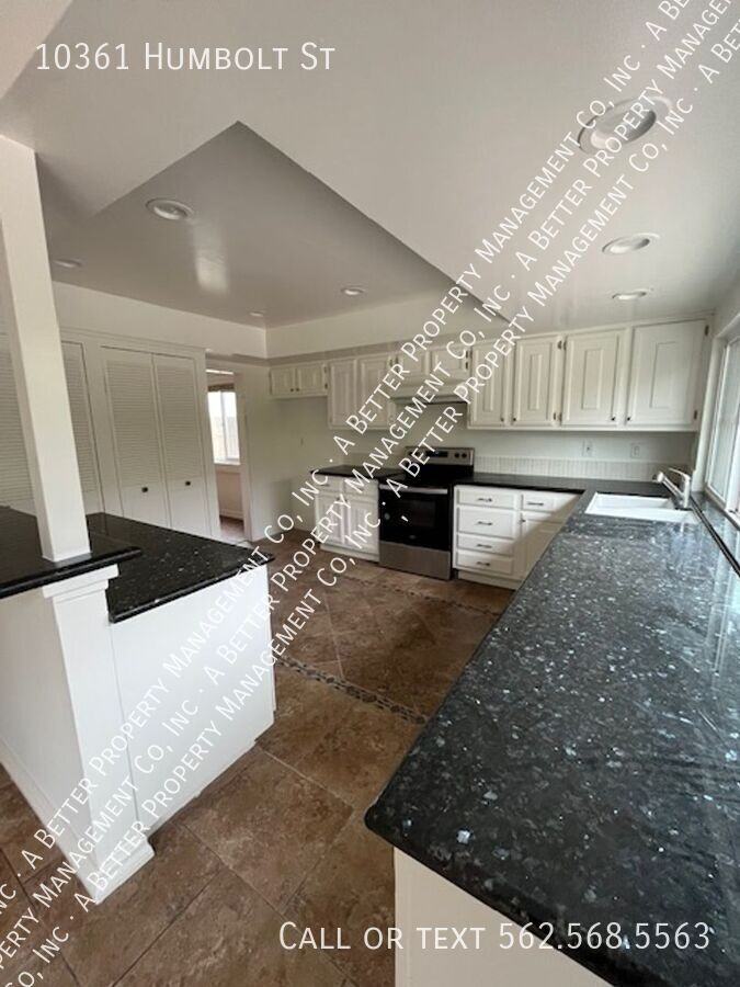 10361 Humbolt St - Photo 3 of 32