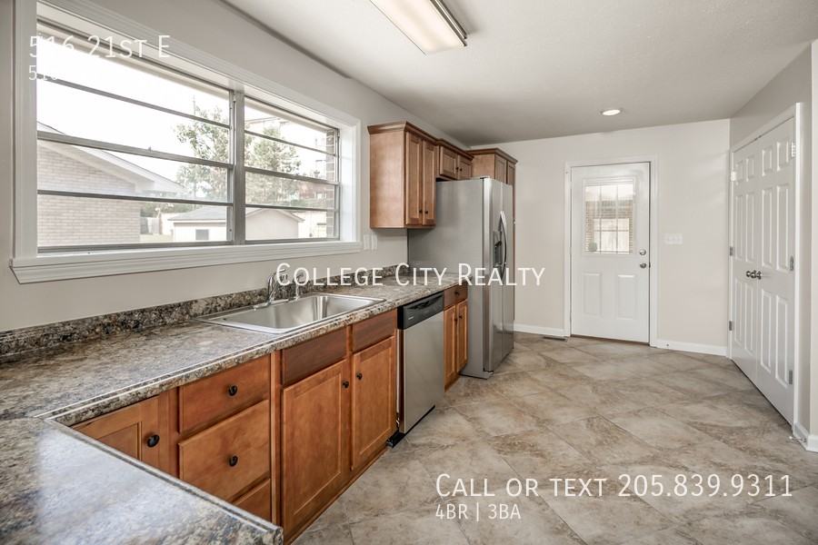 516 21st Street East - Photo 4 of 12