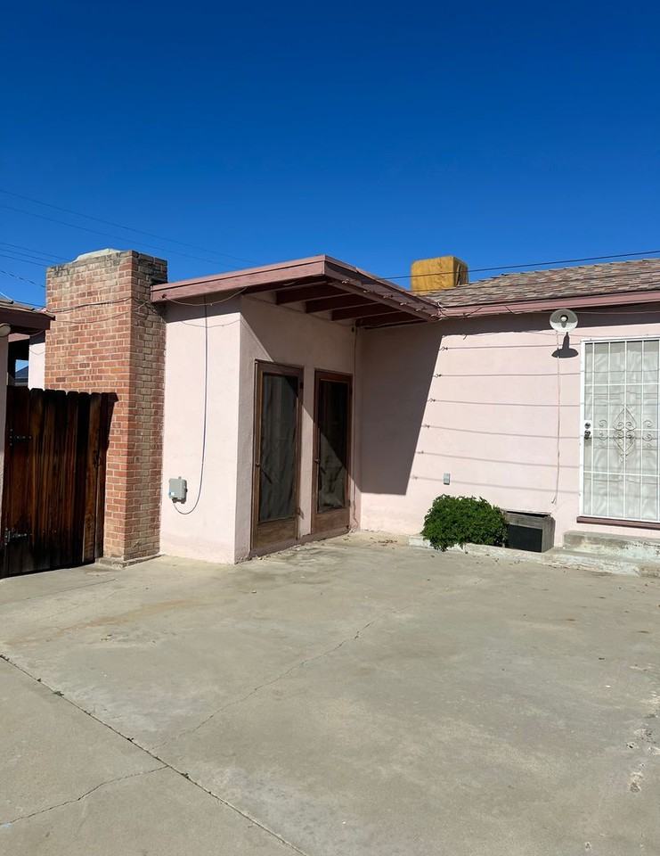 1421 1/2 El Rancho Dr - Photo 2 of 13