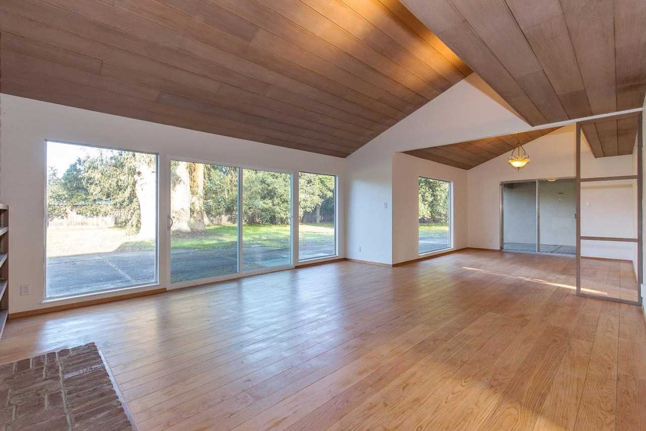 250 Catalpa Dr - Photo 2 of 33