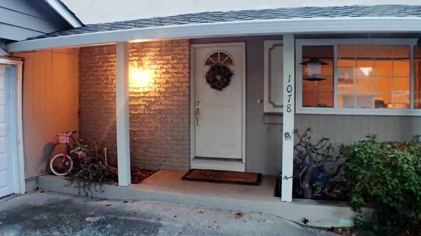 1078 Oaktree Dr - Photo 2 of 11