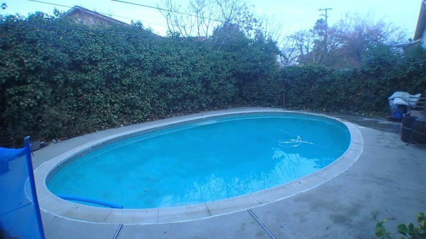 1078 Oaktree Dr - Photo 3 of 11