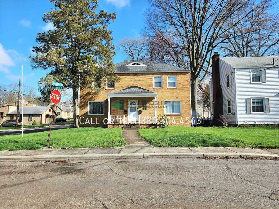 2135 Dennison Pl Nw - Photo 2 of 19